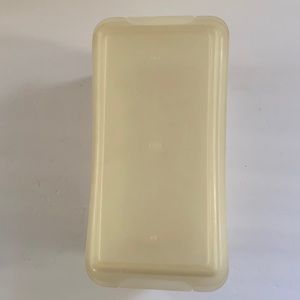 TUPPERWARE | Vintage Bread keeper Sheer model 171 or 172